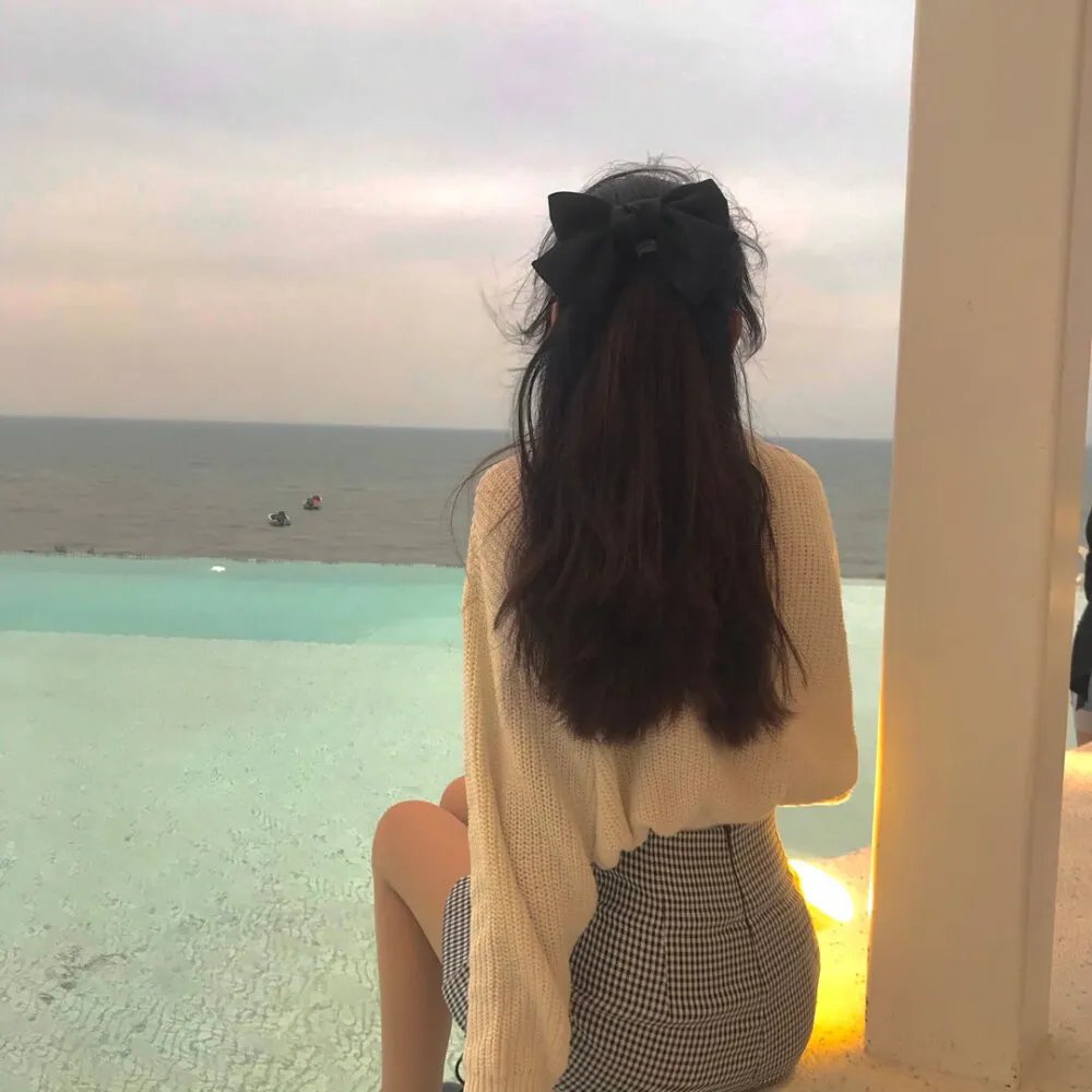 我直播扔炸弹后，女友和好兄弟慌了